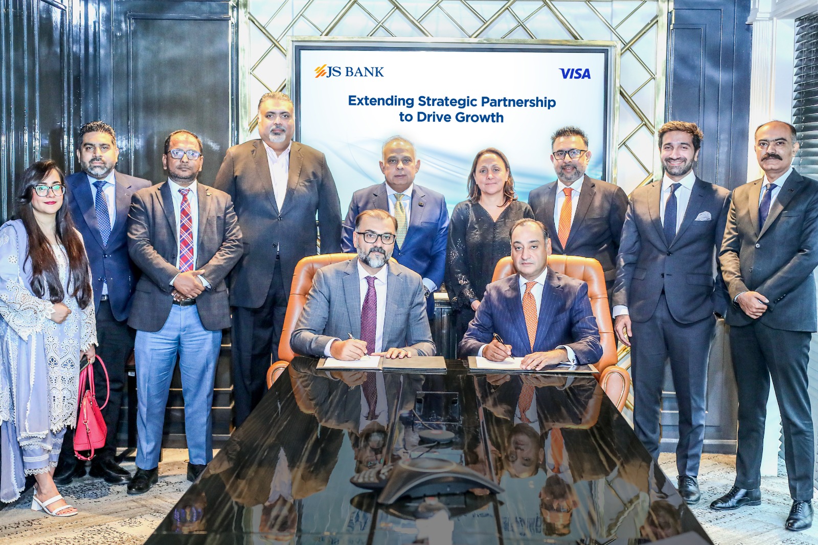 JS Bank strengthens partnership with Visa to enhance its innovative cards portfolio